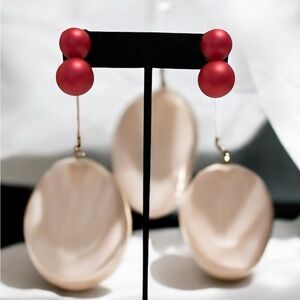 🛍️ 3 for $15 🛍️ Vintage Japan Gold Tone Double Fushia Beaded Clip Earrings 1”